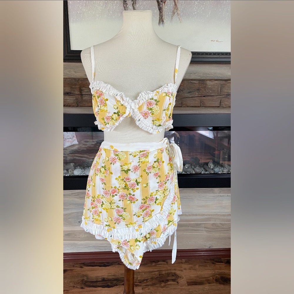 For Love and Lemons shorts skirt. Yellow. Size L - Picture 5 of 6